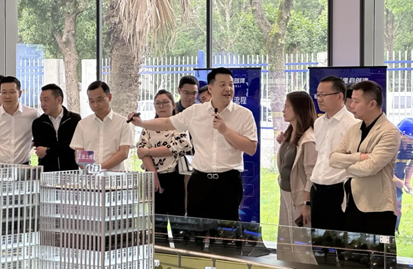 龍灣區(qū)政府領(lǐng)導(dǎo)、溫州市軟件行業(yè)協(xié)會一行蒞臨文昌里科創(chuàng)灣考察調(diào)研